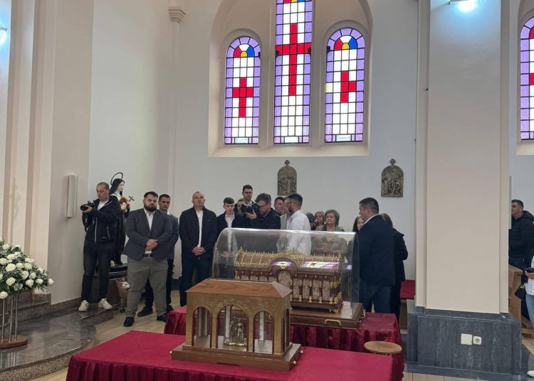 Velik broj vjernika dočekao relikvije svete Male Terezije u Ledincu