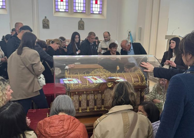 Velik broj vjernika dočekao relikvije svete Male Terezije u Ledincu