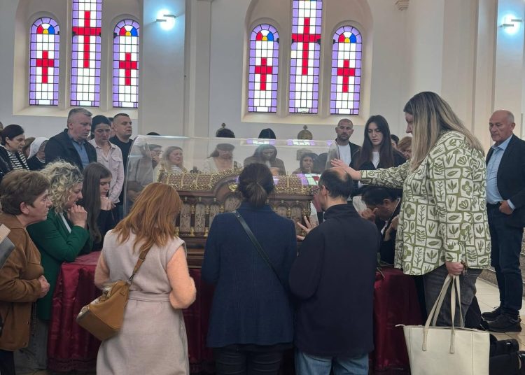 Velik broj vjernika dočekao relikvije svete Male Terezije u Ledincu