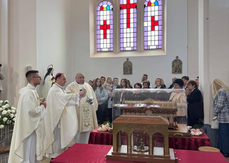 Velik broj vjernika dočekao relikvije svete Male Terezije u Ledincu