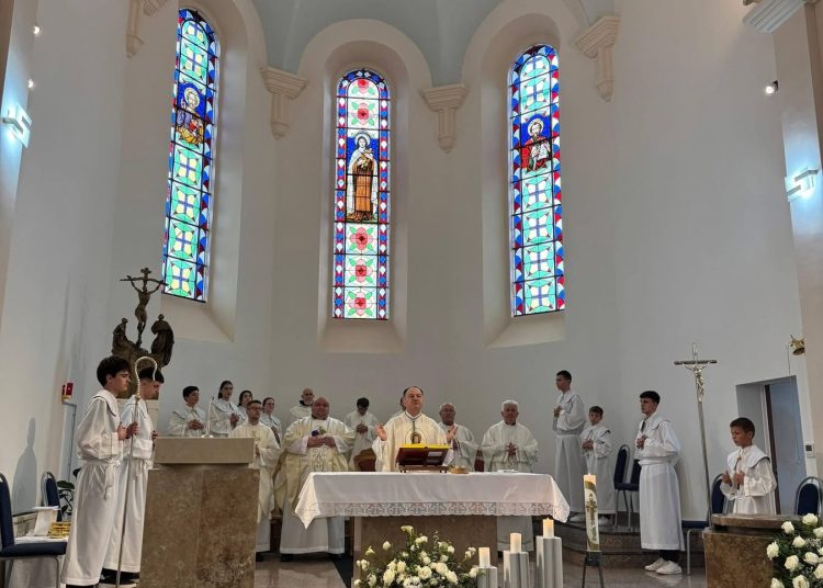Velik broj vjernika dočekao relikvije svete Male Terezije u Ledincu