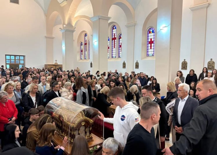Velik broj vjernika dočekao relikvije svete Male Terezije u Ledincu