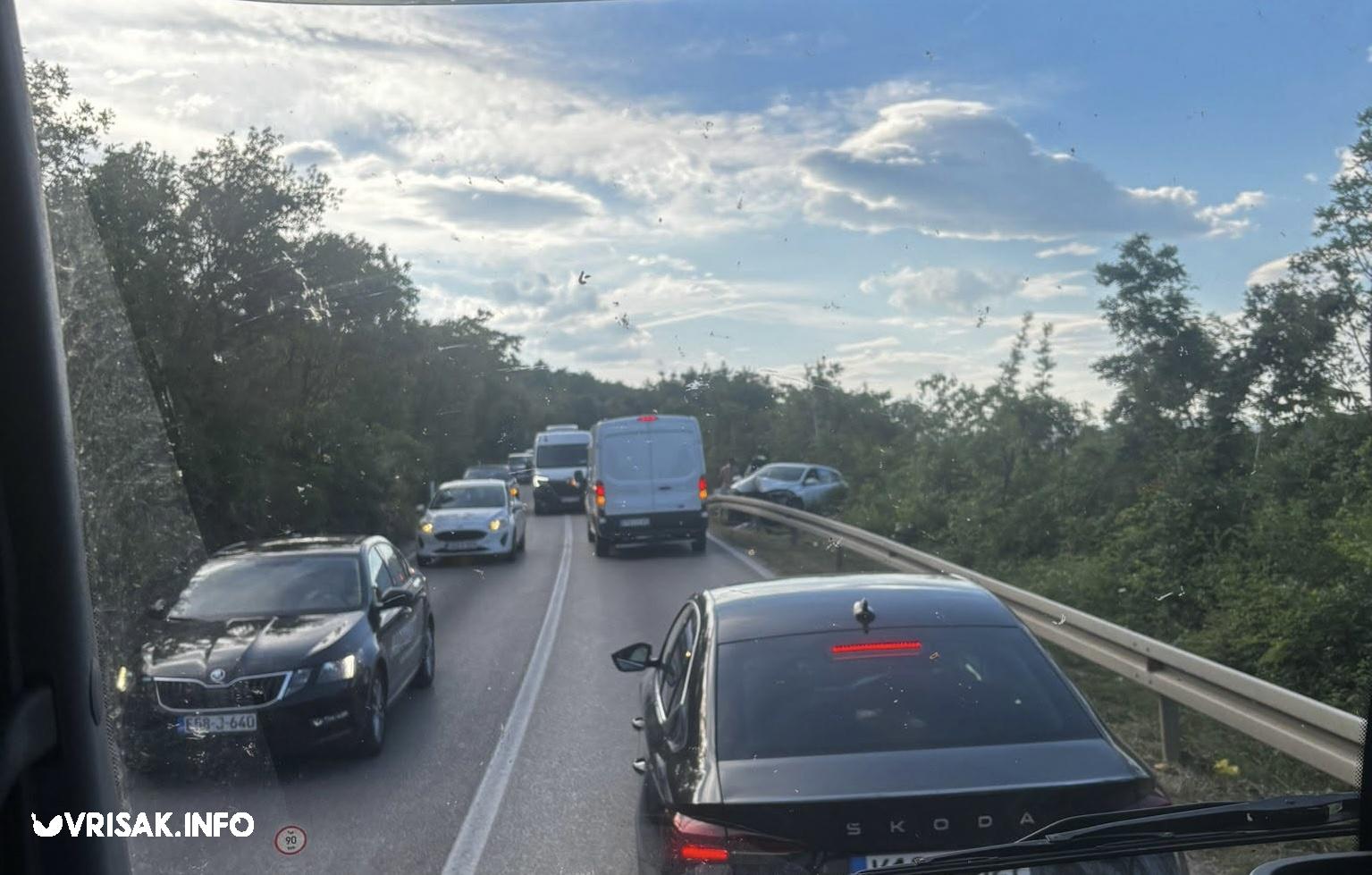 Prometna nezgoda na cesti Široki Brijeg – Mostar: U sudaru dva vozila nastala veća materijalna šteta