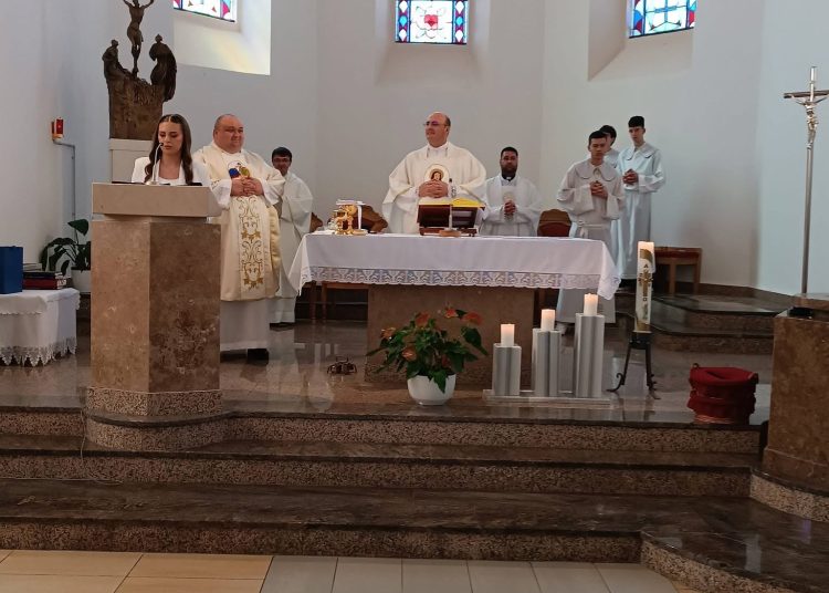 Svečano slavlje u župi Ledinac: 23 krizmanika primila sakrament svete Potvrde