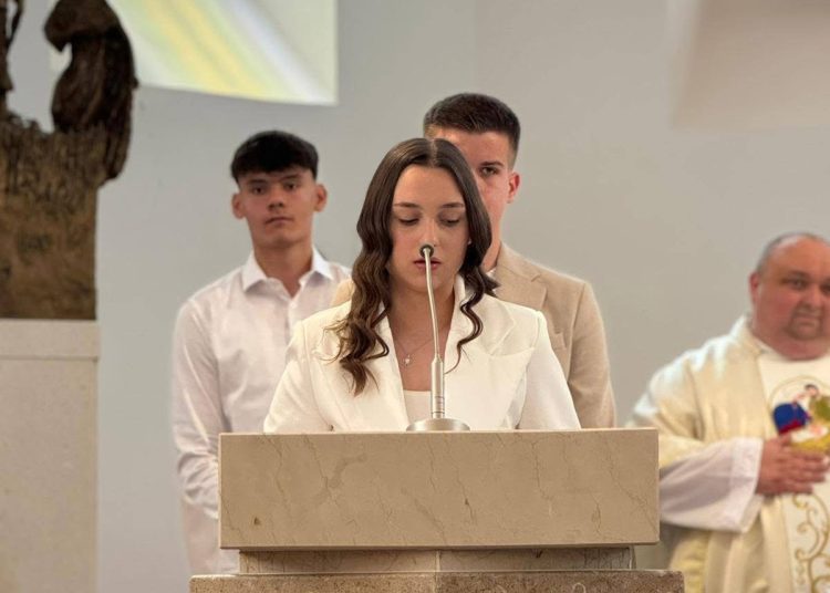 Svečano slavlje u župi Ledinac: 23 krizmanika primila sakrament svete Potvrde