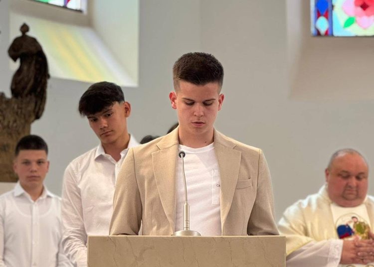 Svečano slavlje u župi Ledinac: 23 krizmanika primila sakrament svete Potvrde