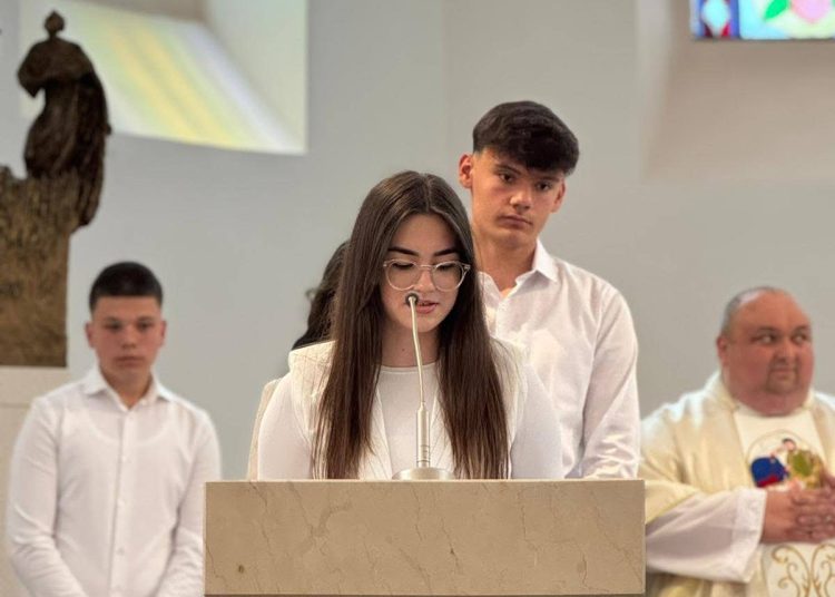 Svečano slavlje u župi Ledinac: 23 krizmanika primila sakrament svete Potvrde