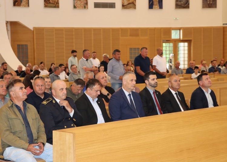 U Posušju svečano obilježen Dan branitelja: „Domovina je rođena u krvi, a ne klikom“