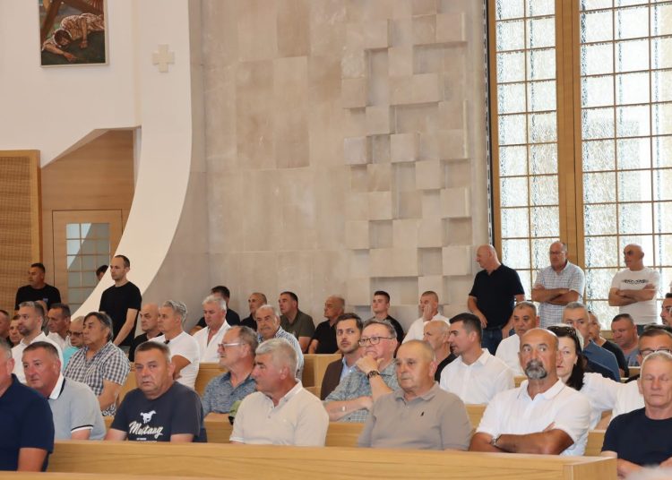 U Posušju svečano obilježen Dan branitelja: „Domovina je rođena u krvi, a ne klikom“