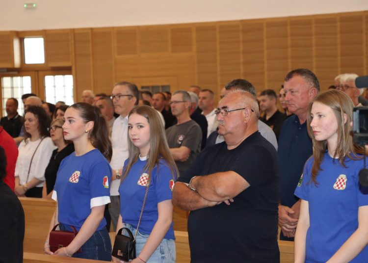 U Posušju svečano obilježen Dan branitelja: „Domovina je rođena u krvi, a ne klikom“