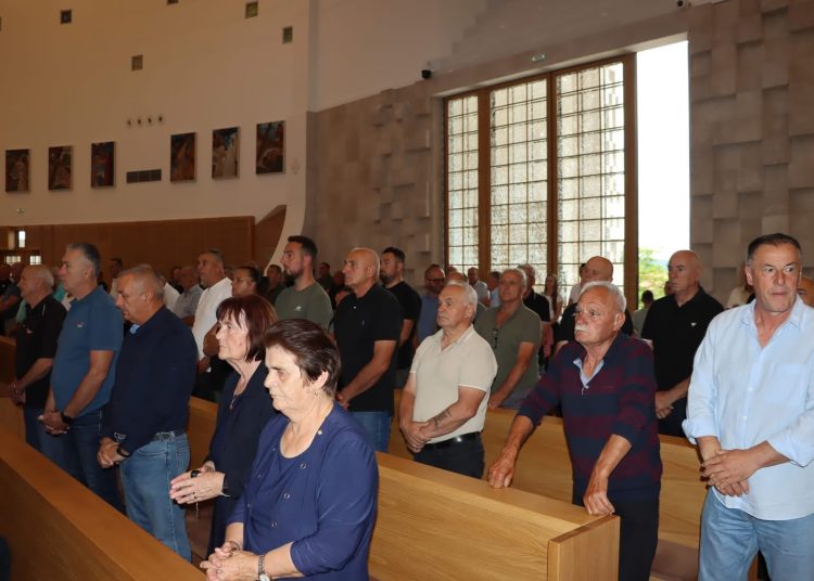 U Posušju svečano obilježen Dan branitelja: „Domovina je rođena u krvi, a ne klikom“