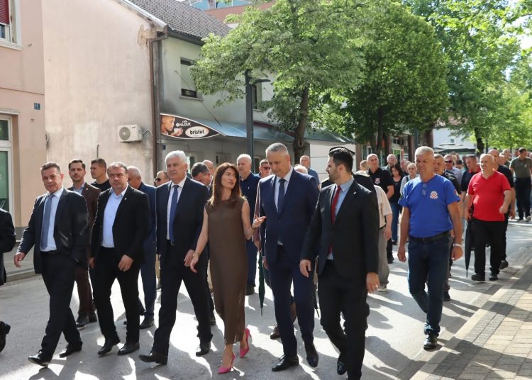 U Posušju svečano obilježen Dan branitelja: „Domovina je rođena u krvi, a ne klikom“