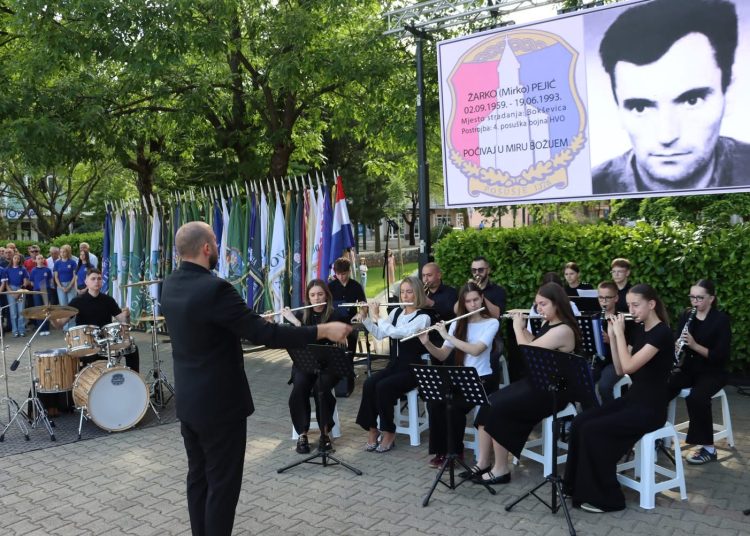 U Posušju svečano obilježen Dan branitelja: „Domovina je rođena u krvi, a ne klikom“