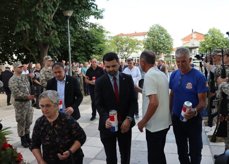 U Posušju svečano obilježen Dan branitelja: „Domovina je rođena u krvi, a ne klikom“