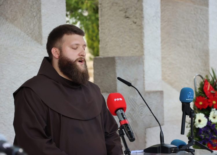 U Posušju svečano obilježen Dan branitelja: „Domovina je rođena u krvi, a ne klikom“