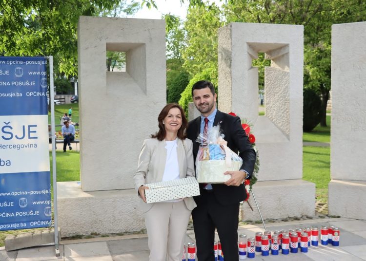 U Posušju svečano obilježen Dan branitelja: „Domovina je rođena u krvi, a ne klikom“