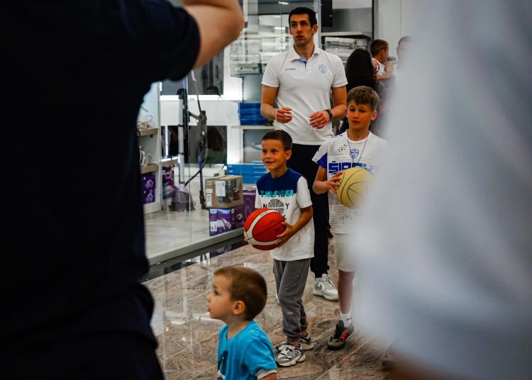 Košarkaši Širokog družili se s najmlađim navijačima