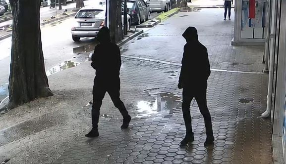 Mostar: Uzeli 1.000 KM iz izgubljenog novčanika u centru Mostara, snimila ih kamera