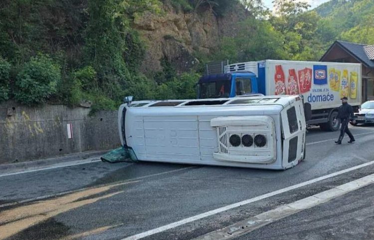 Obustavljen promet na putu Konjic – Jablanica, sudarila se tri vozila