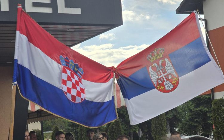 Predivna poruka iz Središnje Bosne: Na vjenčanju se vijorile zastave Hrvatske, Srbije i Herceg Bosne
