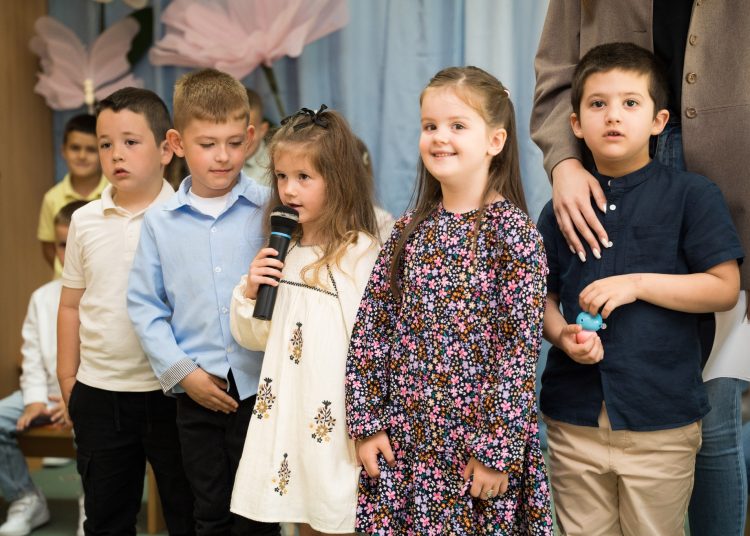 Široki Brijeg: Mališani vrtića na Puringaju pjesmom i recitacijama proslavili Majčin dan