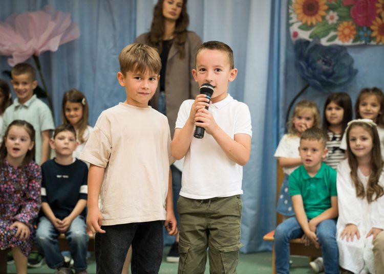 Široki Brijeg: Mališani vrtića na Puringaju pjesmom i recitacijama proslavili Majčin dan