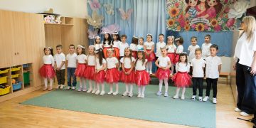 Široki Brijeg: Mališani vrtića na Puringaju pjesmom i recitacijama proslavili Majčin dan