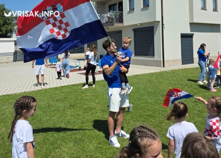 Nogometaši NK Široki Brijeg posjetili mališane u DV Junior