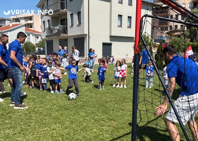 Nogometaši NK Široki Brijeg posjetili mališane u DV Junior