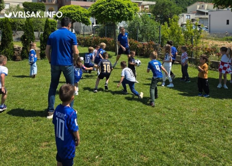 Nogometaši NK Široki Brijeg posjetili mališane u DV Junior