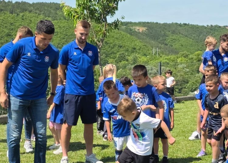 Nogometaši NK Široki Brijeg posjetili mališane u DV Junior