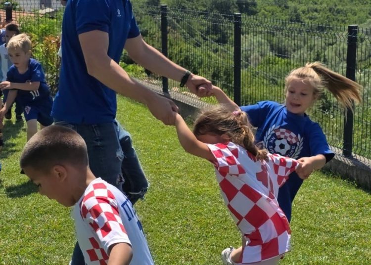 Nogometaši NK Široki Brijeg posjetili mališane u DV Junior