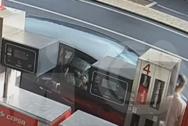 (VIDEO) Dječaci od tri i pet godina pronađeni uplakani uz cestu, roditelji uhićeni