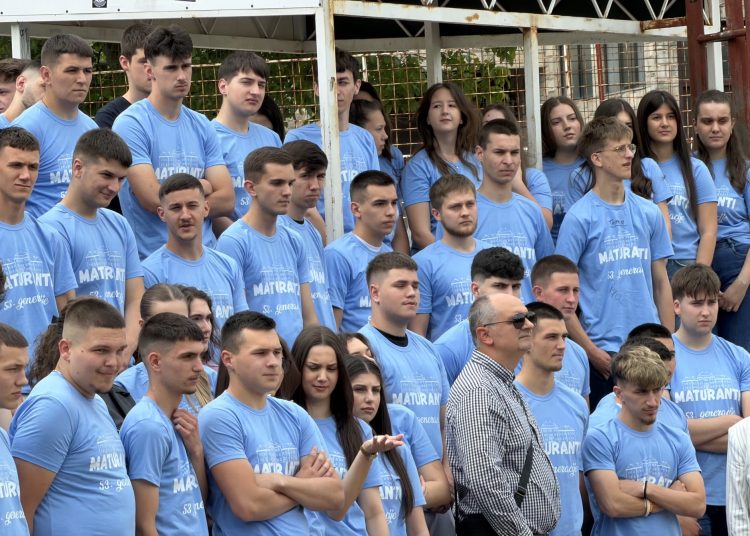 Maturanti SSŠ Široki Brijeg zajedničkim snagama kupili automobil obitelji u potrebi