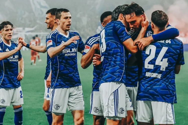 Schalke se predvođen bh. trenerom i igračima vratio u Bundesligu