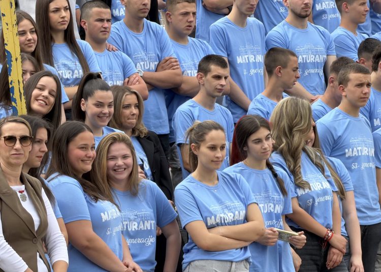 Maturanti SSŠ Široki Brijeg zajedničkim snagama kupili automobil obitelji u potrebi