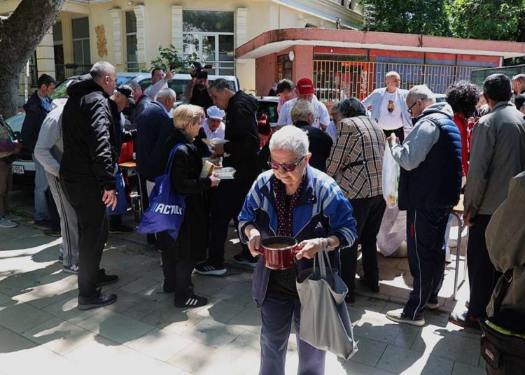 Mostar obilježio Praznik rada: Podijeljeno 1.000 porcija graha uz poruke o radničkim pravima i solidarnosti