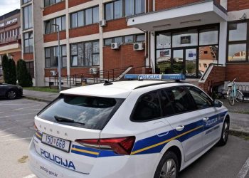 Maloljetnik u pritvoru zbog prijetnji školama