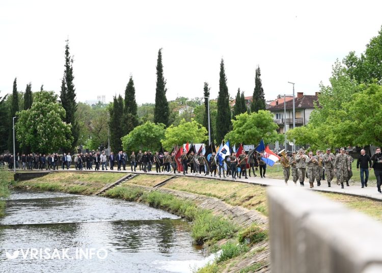 Mimohodom u Širokom Brijegu obilježen Dan branitelja i obljetnica zaustavljanja tenkova