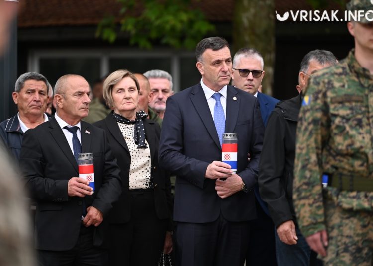 Mimohodom u Širokom Brijegu obilježen Dan branitelja i obljetnica zaustavljanja tenkova