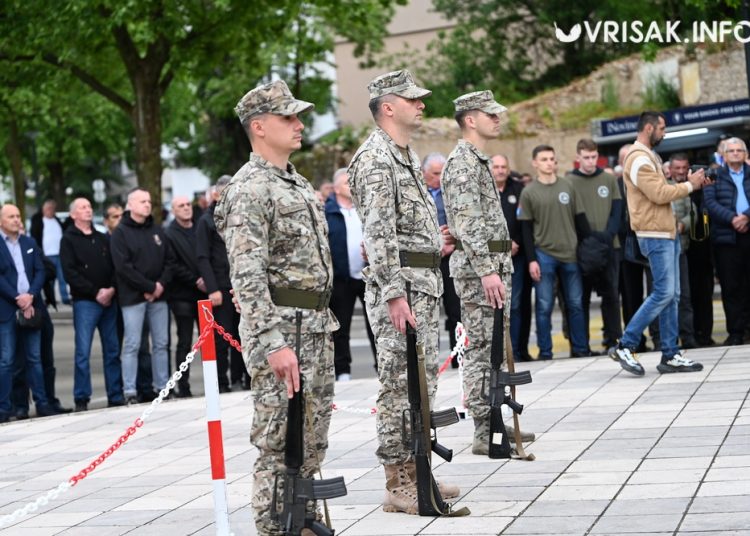 Mimohodom u Širokom Brijegu obilježen Dan branitelja i obljetnica zaustavljanja tenkova