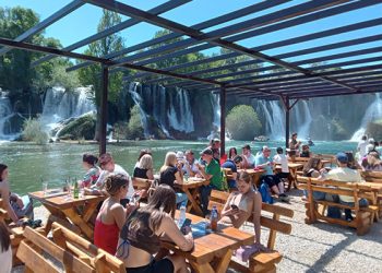 Ljetna atmosfera već zavladala Hercegovinom: Kupališta u Ljubuškom puna posjetitelja
