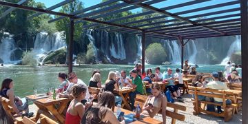 Ljetna atmosfera već zavladala Hercegovinom: Kupališta u Ljubuškom puna posjetitelja