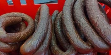 Miris ih odao: U Stuttgartu zaplijenjeno više od 250 kg suhog mesa iz autobusa s Kosova