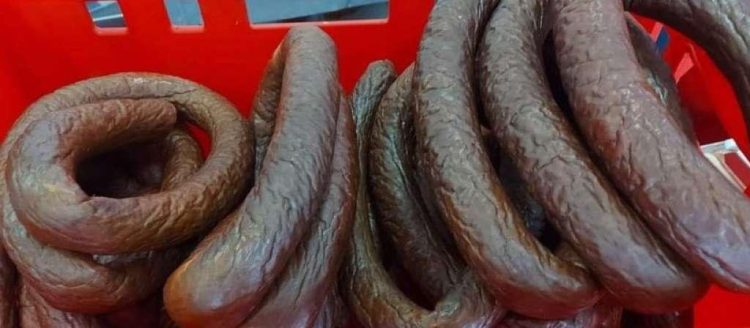 Miris ih odao: U Stuttgartu zaplijenjeno više od 250 kg suhog mesa iz autobusa s Kosova
