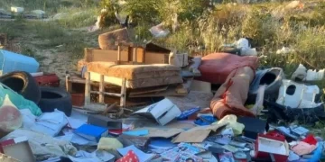 Sve više otpada na Mostarskom blatu: Među smećem pronađeni i osobni dokumenti