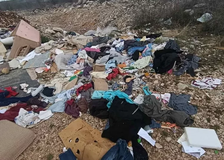 Sve više otpada na Mostarskom blatu: Među smećem pronađeni i osobni dokumenti