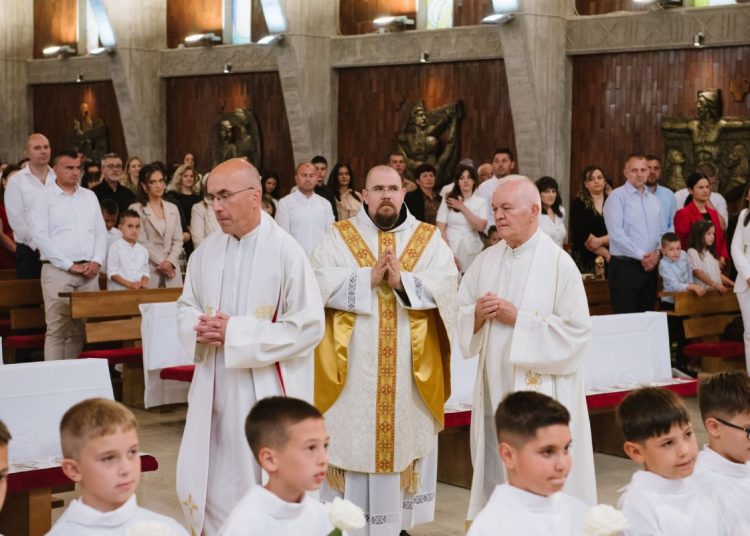 Široki Brijeg: Prva sveta pričest na Kočerinu