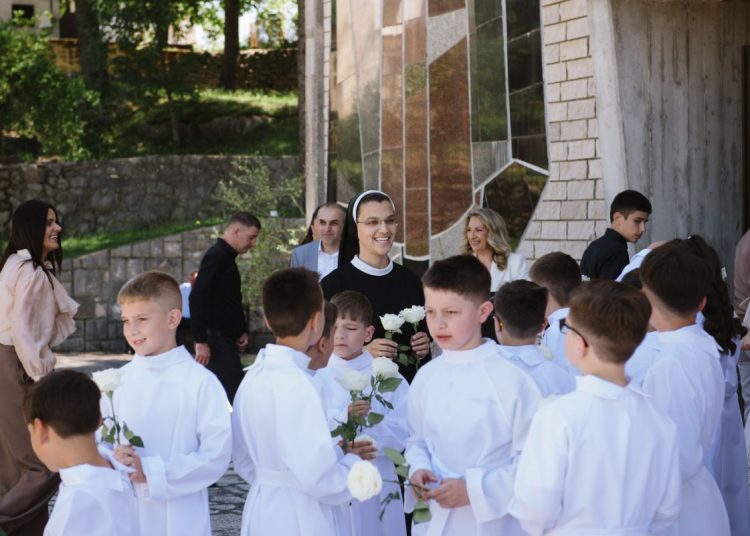 Široki Brijeg: Prva sveta pričest na Kočerinu