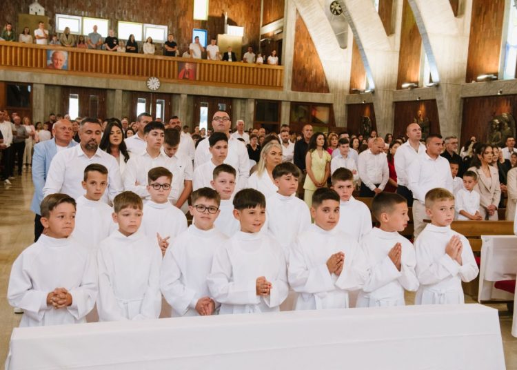 Široki Brijeg: Prva sveta pričest na Kočerinu